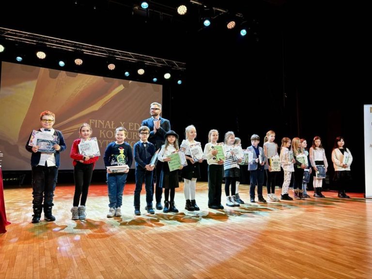 ’📚🏆 Sukcesy naszych uczniów w finale konkursu „Oczaruj mnie… „