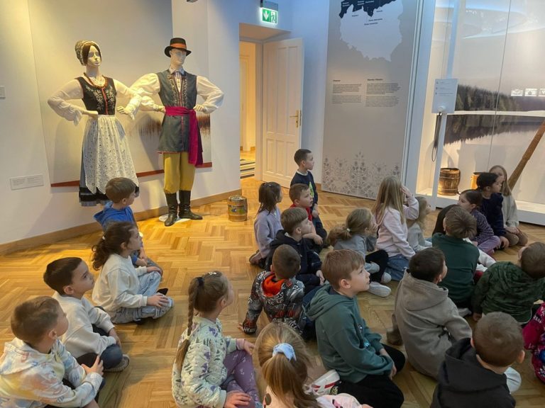 Wycieczka klas 1a i 1e do Centrum Folkloru Polskiego „Karolin”